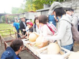 本物の尺玉を持ち上げられるかな？