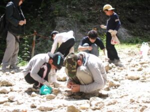 鉱山跡の見学と鉱物採集