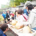 本物の尺玉を持ち上げられるかな?