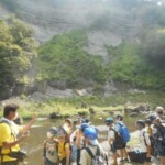 約1500万年前の地層「ようばけ」訪問。大きさを確かめてみよう! 約1500万年前の地層ようばけ