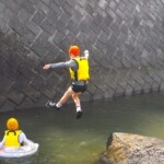 飛び込み台からジャンプ。怖がってた子も「もう1回!」 飛び込み台からジャンプ