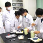 薬品の分量も正確に。実験は準備が命。 実験は準備が命